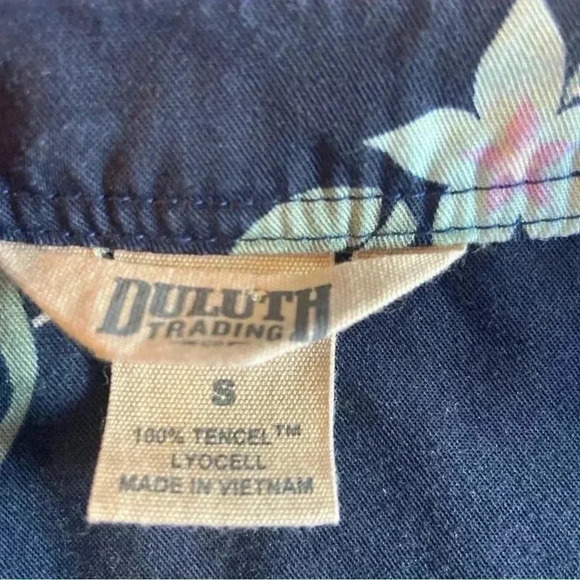 Womens Duluth Trading Floral wrap top Shirt Navy Size Small S - Picture 4 of 12
